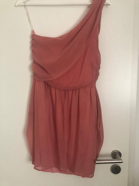 Saty na jedno rameno, 36