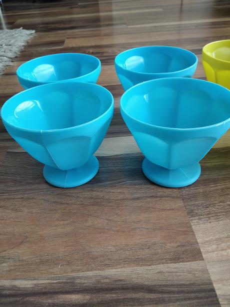 Plastové pohariky na zmrzlinu, 