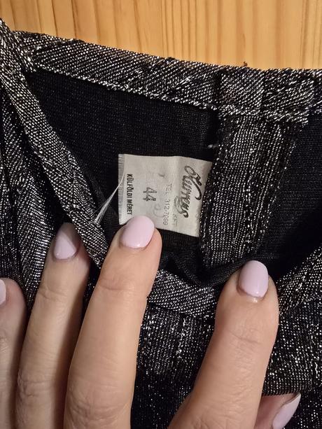 Spoločenské šaty, 44