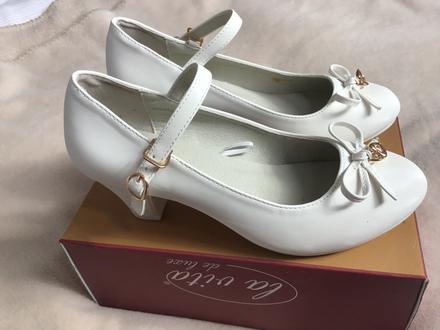 Slávnostné topánky na opatku, 36