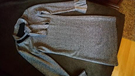 Trblietavé šaty, 128