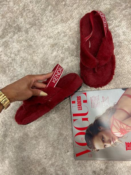 Kendall jenner slapky, 37