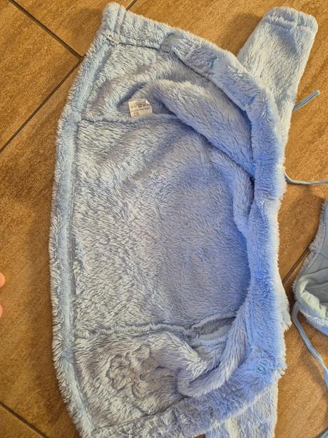 Teply sveter s čiapkou 62, 62