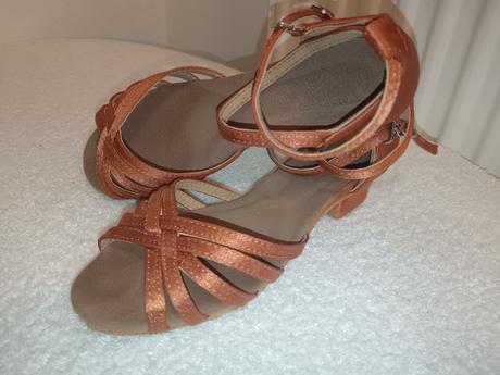 Topánky na spolocenske tance, 32