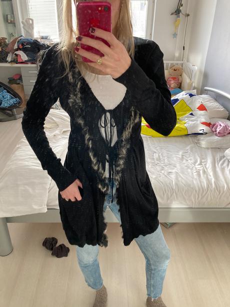 Dlhy sveter s pravou kozusinkou,