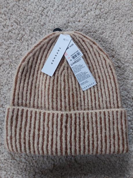 Nové čiapky, šály, šatky, šiltovky, opasky,