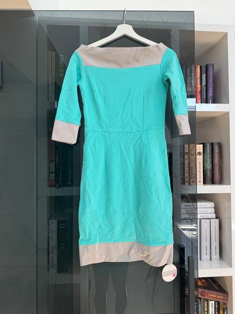 Nove, nenosene saty magenta -este s visačkou, s