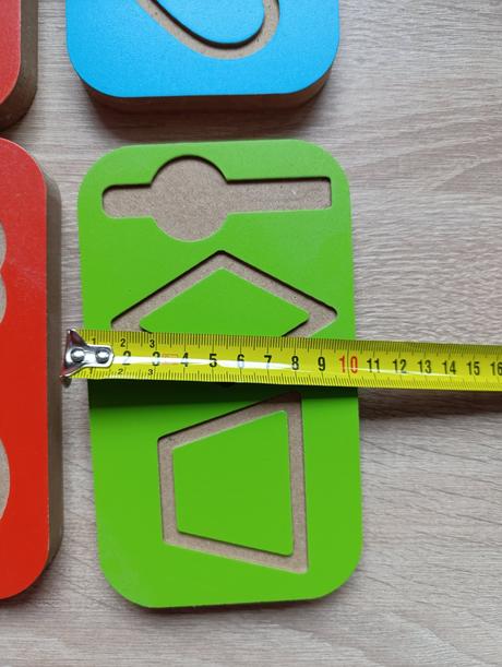 Montessori drevená tabuľka na tvary,