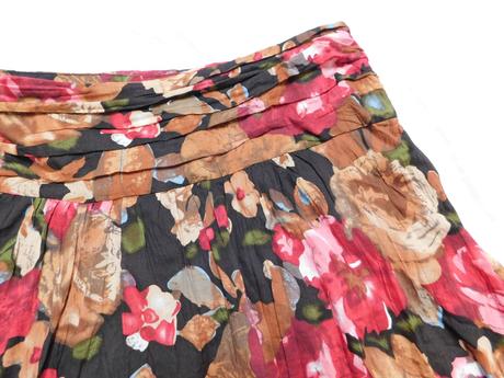 Kvalitna letna velmi pekna sukna, 38