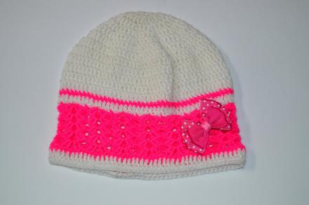 Háčkovaná čiapočka s mašličkou, 98