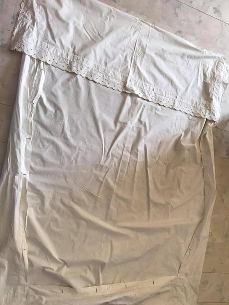 Biele plátno s vyšívaním, 