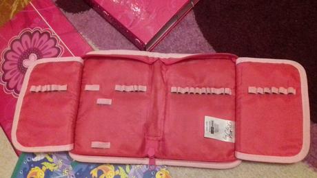 Školská taška, peračník, dosky a zošity, 