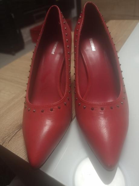 Cervene lodicky, graceland,40