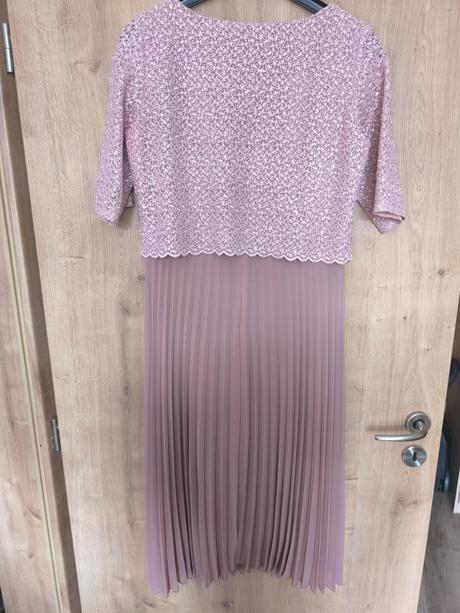 Spoločenské šaty, 40