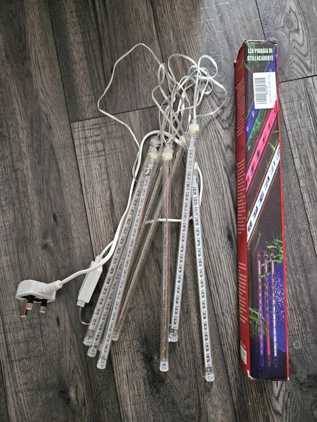 Ozdoby na stromček- biele vianoce- gule, svetielka, 