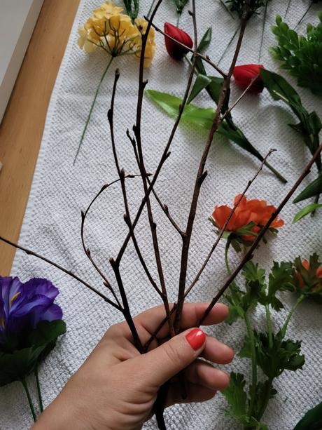 Umelé kvety+košík +vtáčik, 