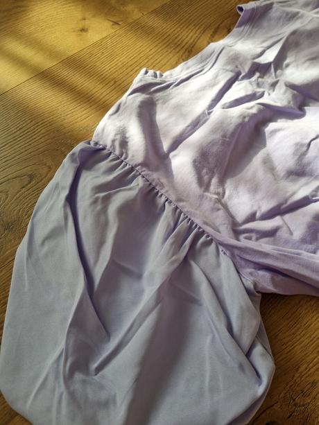 Šaty s puff rukávmi zaujímavý strih, 