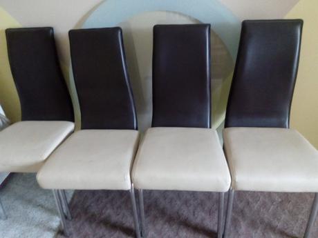 Stôl so stoličkami, 