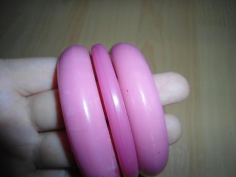3x plastovy ruzovy naramok, 