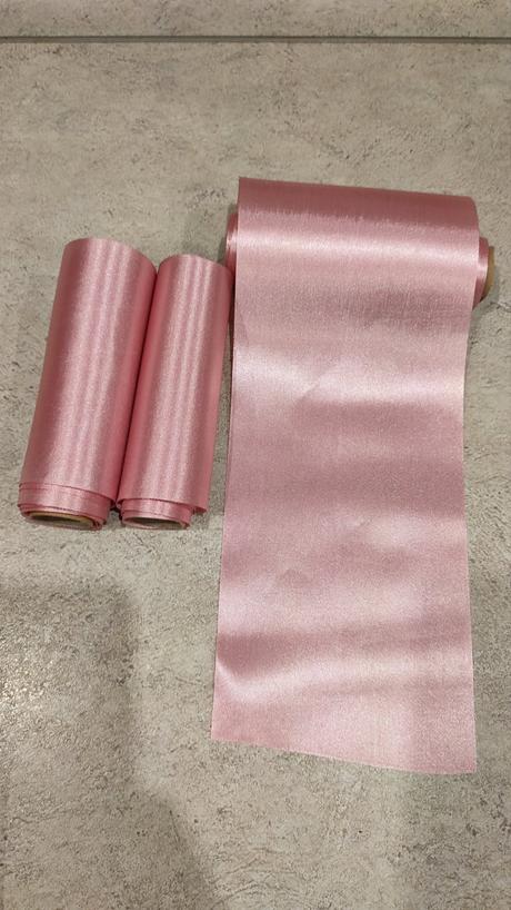 Staroruzovej stuhy,saten,