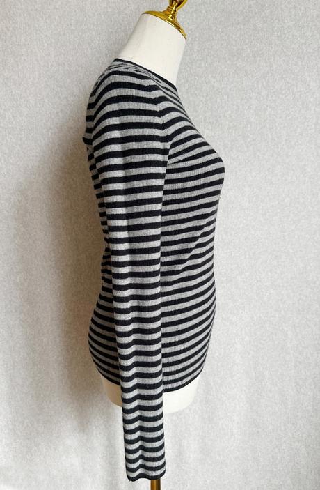 Značkový kvalitný pulovrík s panenskou vlnou, s