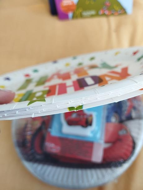 Papierové taniere happy birthday, 