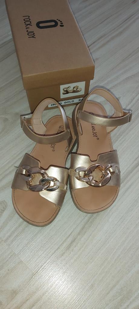 Zlaté sandálky, 29