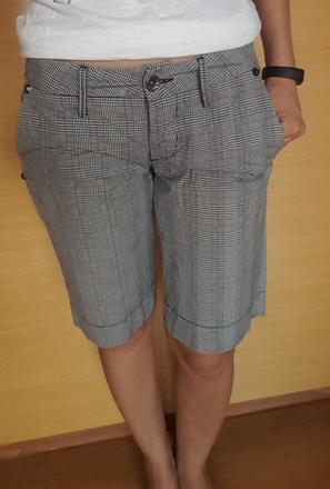 Karované kraťasy nad koleno, xs