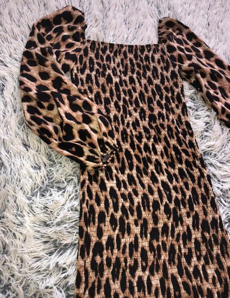 Šaty so zvieracím vzorom, s