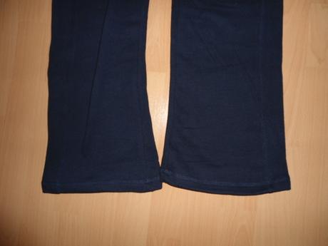 Tmavomodre teplaky, s.a.m.,s