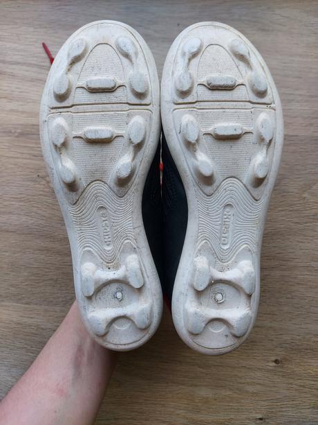 Kopačky na trávu, 33