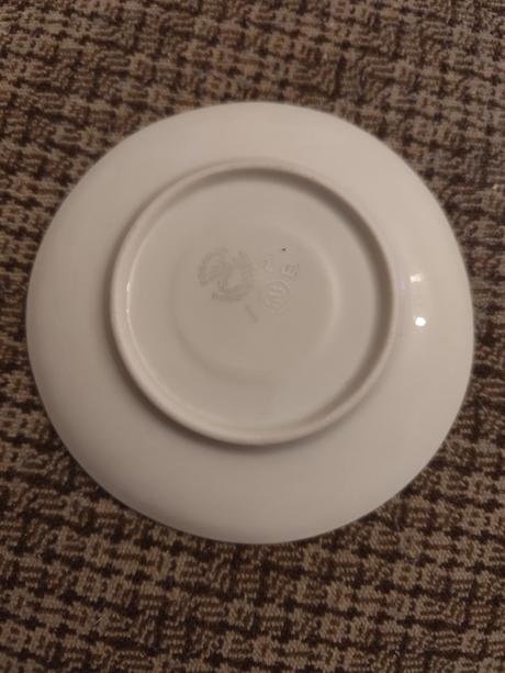 Podšálka cornelia loučky, 