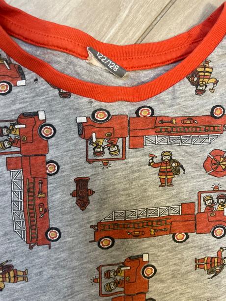 Pyžamko s požiarnikmi, 122