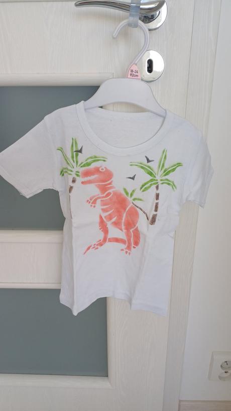 Darujem k nákupu tričko s dinosaurom 3-4roky, 104