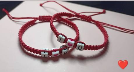 Ručné pletené náramky, 