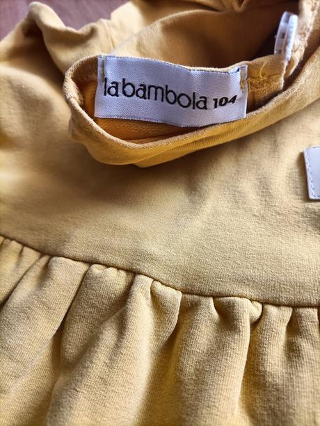 Upletove šaty la mambola, 104