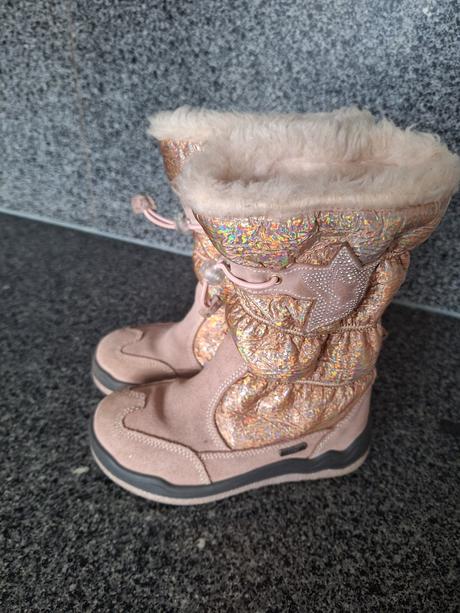 Nepremokavé čižmi, 28