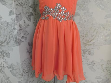 Velmi pekne šaty na slavnost, 38