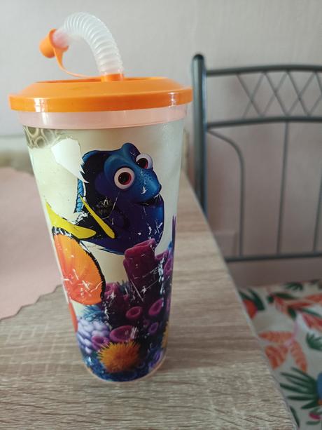 Pohár na pitie so slamkou pre deti, 