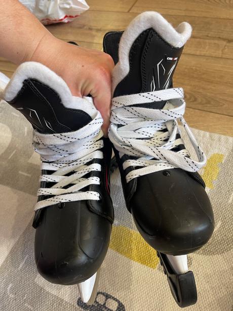 Zimne korcule nastavitelne 35-38, crowned