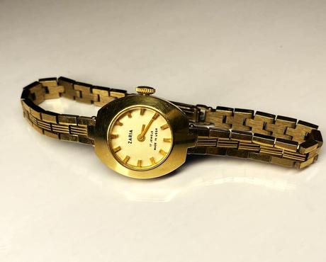 Starožitné náramkové hodinky zaria, 