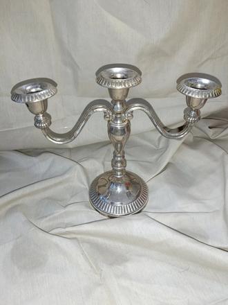 Veľký postriebreny svietnik  výška 23 šírka 27, 
