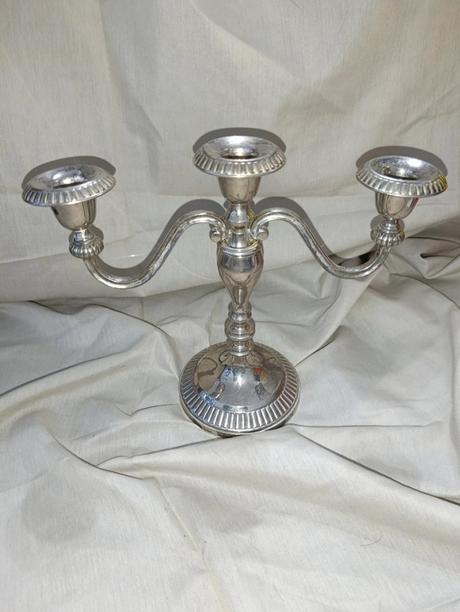 Veľký postriebreny svietnik  výška 23 šírka 27, 