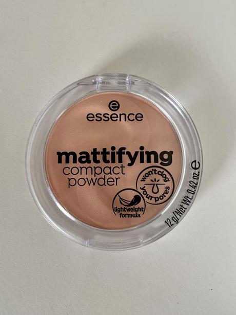 Zmatňujúci púder essence, 