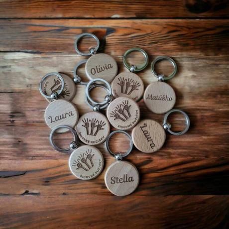 Drevená kľúčenka,