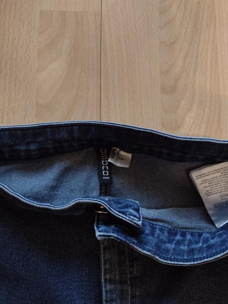 Skinny rifle s bordovým pásom, h&m,40