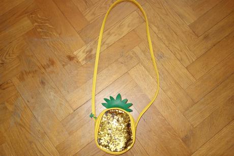 Kabelka ananás, kik