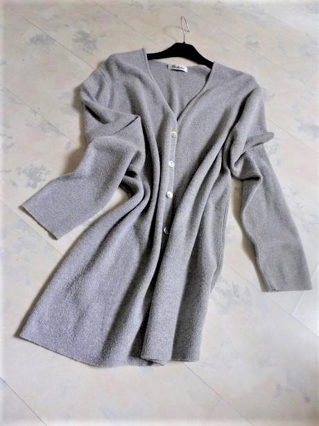 Kvalitný buklé svetrík, l