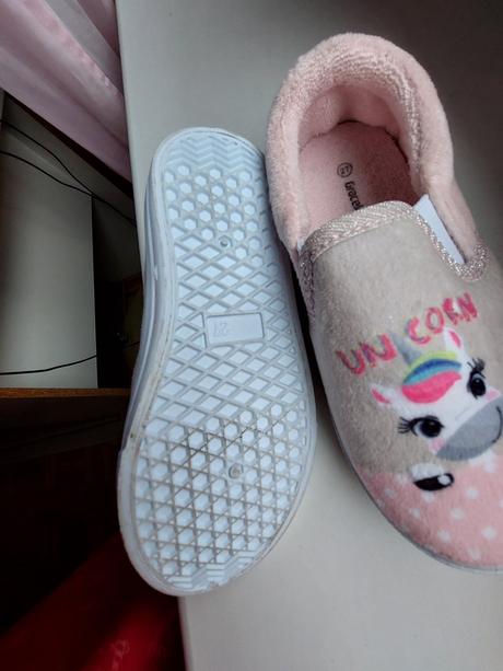 Dievcenske papuce, 27