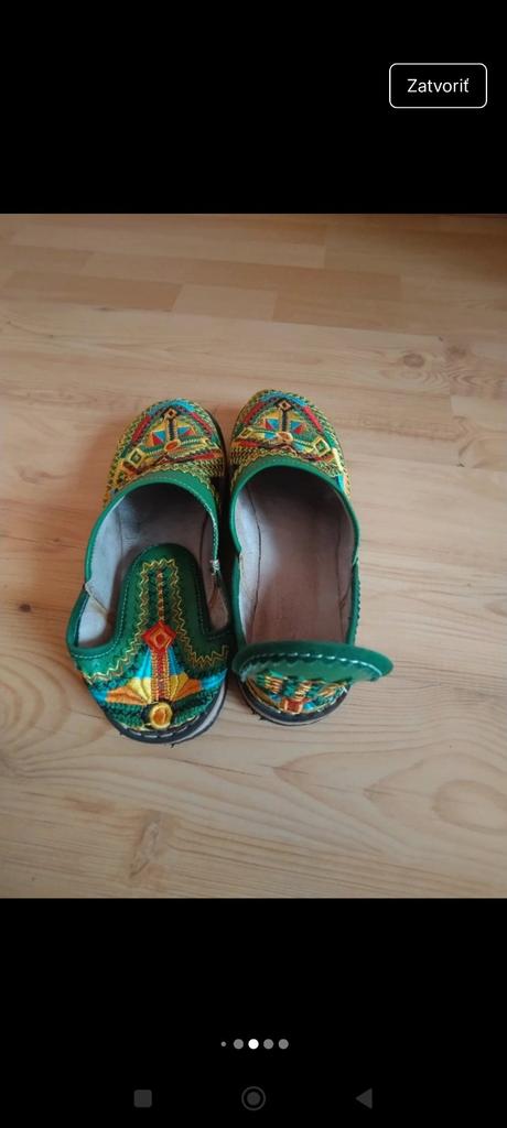 Vyšívané topánočky, 39